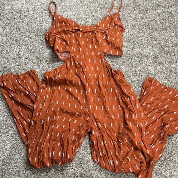 ❌SOLD❌ Burnt-Orange Open-Back Jumpsuit - Picture 6 of 8